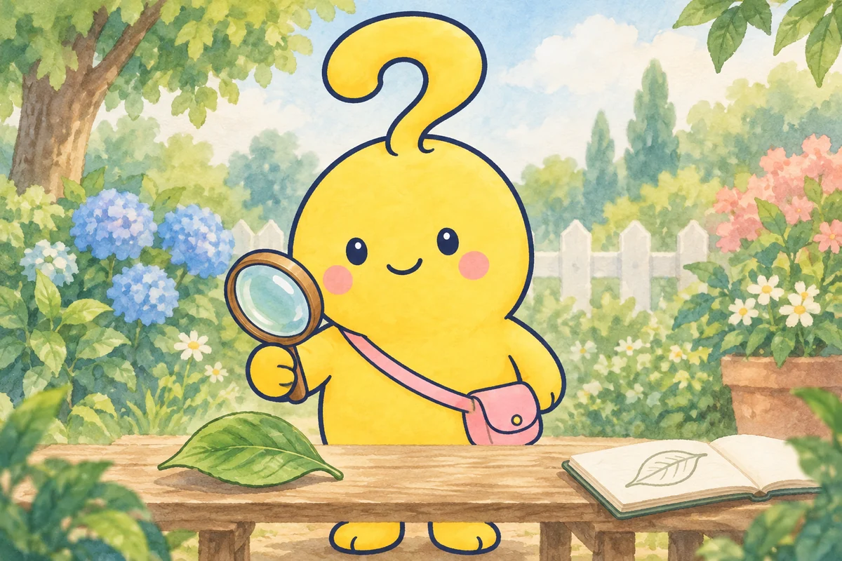 マスコットが札のついていない葉っぱを虫眼鏡で観察している。名前を知らなくても特徴を見られる場面。